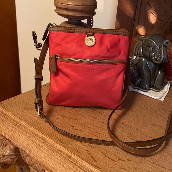 COPY - Michael Kors canvas Crossbody purse - Picture 2 of 9